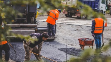 Se continúa trabajando en la pavimentación del camino al glaciar Martial