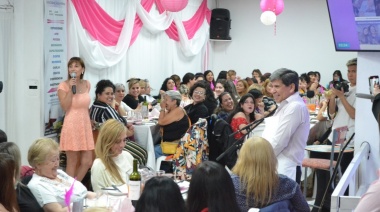 Juan Carlos Pino agasajó a las mujeres de Ushuaia