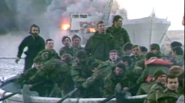Guerra de Malvinas: Veteranos británicos piden desclasificar documentos sobre fatídico desembarco en bahía Agradable