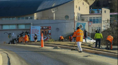 Personal municipal realizó la limpieza de un sector de la avenida Héroes de Malvinas