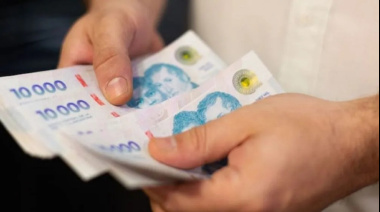 En abril, el salario formal cayó por cuarto mes consecutivo