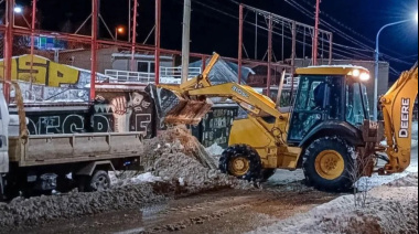 Más de 150 trabajadores municipales de Ushuaia se dedicaron a las tareas de despeje de nieve