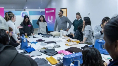 Vuoto visitó una de las capacitaciones laborales del programa "Mujeres en Marcha"