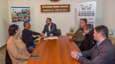 Vuoto y Gendarmería firmaron un acta de intención para asignar 20 lotes para viviendas