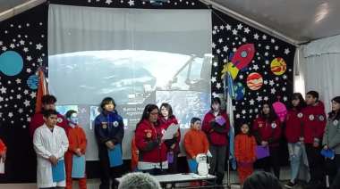 Alumnos de la Base Esperanza conversaron con un astronauta en el espacio