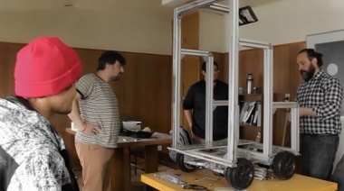 Estudiantes de la UNTDF crean un robot de servicios al cliente destinado al sector turístico