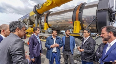 Vuoto presentó junto a Wado de Pedro la nueva fábrica de asfalto en caliente