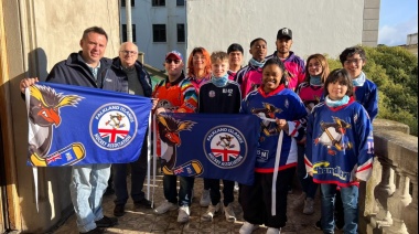 El Alcalde de Punta Arenas se sacó una foto con la bandera "Falkland"