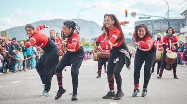 Carnaval: Más de 15.000 personas disfrutaron del festejo popular en la avenida Maipú