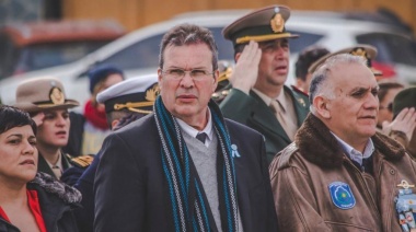 Tristán Bauer homenajeó a los caídos en Malvinas