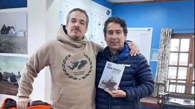 El escritor Juan Terranova visitó el Espacio Pensar Malvinas