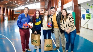 La Municipalidad de Ushuaia entregó material deportivo al colegio Ernesto Sábato
