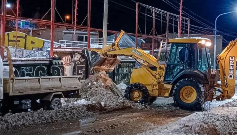 Más de 150 trabajadores municipales de Ushuaia se dedicaron a las tareas de despeje de nieve
