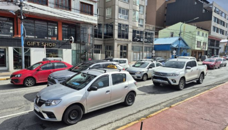 Promulgan ordenanza que regula aplicaciones de servicio de transporte en Ushuaia