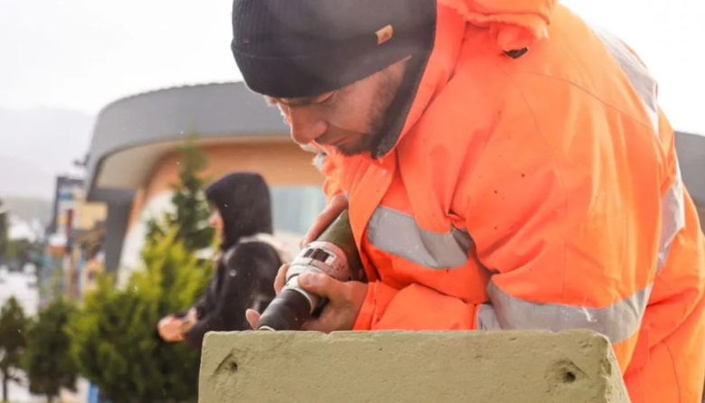 El Municipio de Ushuaia renovó los escudos provinciales de la plaza Islas Malvinas