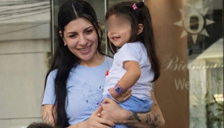 La “Ley Cazzu” y el problema estructural de la crianza en soledad