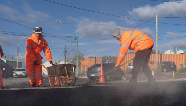 Avanza la repavimentación de Héroes de Malvinas antes de la veda invernal