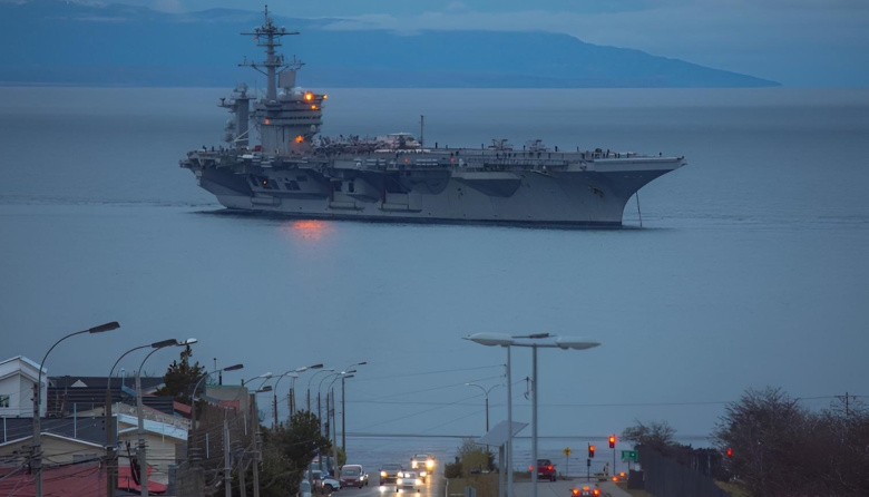 El USS Nimitz cruzó el Estrecho de Magallanes y ya navega por el Atlántico Sur