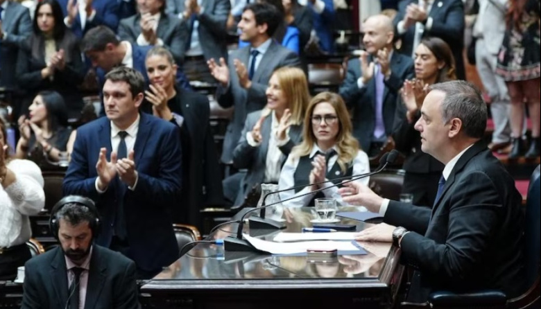 Adorni dio explicaciones por su patrimonio y afirmó que no va a renunciar