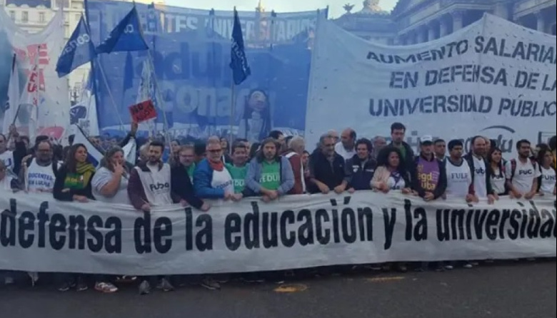 La universidad pública endurece su reclamo por salarios y presupuesto