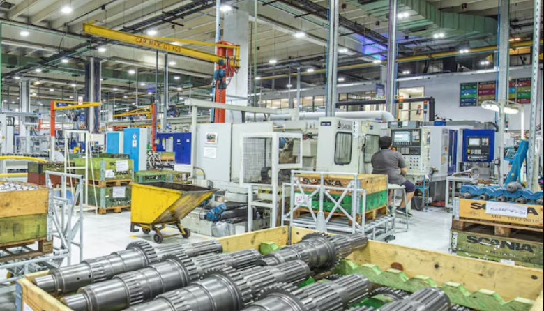 La economía volvió a caer y registró una baja del 1,5% mensual en abril