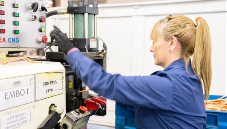 El empleo privado acumuló 14 meses de caída y Tierra del Fuego lideró las bajas en el país