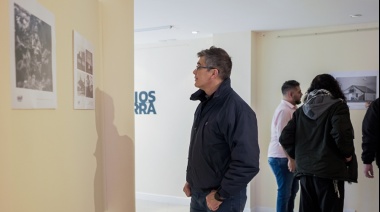Río Grande: Inauguraron la muestra de fotos de Télam sobre la guerra de Malvinas