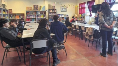 La Secretaría de Asuntos de Malvinas visitó el colegio Eva Duarte
