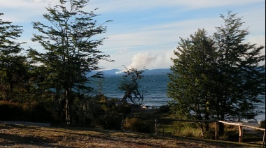 Combaten un incendio forestal en la reserva provincial Corazón de la isla