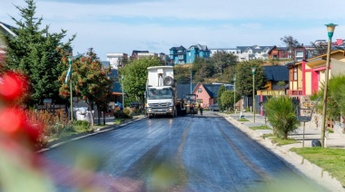 Continúan los trabajos de pavimentación en el barrio Pipo