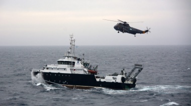 El rompehielos Irízar brindó asistencia médica en el mar al buque de investigación “Víctor Angelescu”
