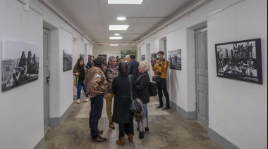 Ushuaia: Inauguraron la muestra de fotos de Malvinas rescatadas del archivo de Télam