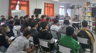 La Secretaría de Asuntos de Malvinas visitó el colegio Ernesto Sábato