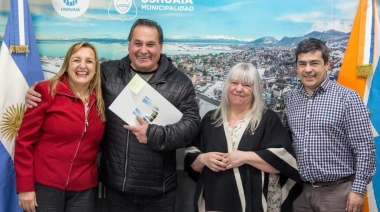 La Municipalidad entregó títulos de propiedad de la tierra a 10 familias