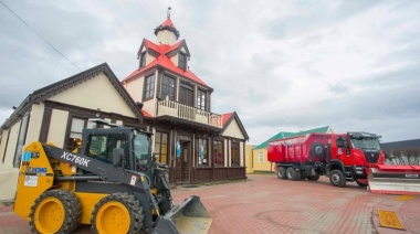 Ushuaia: Se inauguró la exposición histórica de Vialidad Nacional “Se hace camino al andar…”