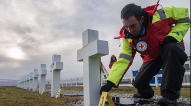 Argentina agradece el "compromiso" de Cruz Roja con identificación de soldados en Malvinas