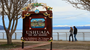 3700 firmas para rechazar la remoción del cartel de Ushuaia en el ingreso al puerto 