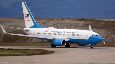 Un avión de la Fuerza Aérea de EEUU. Aterrizó este mediodía en Ushuaia