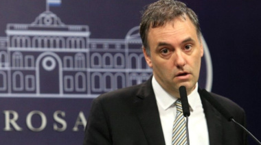 Tras una conferencia fallida, Adorni busca recomponerse en medio de dudas por su patrimonio