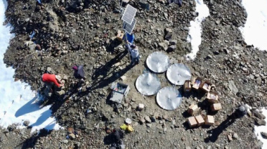 En el Glaciar Martial, instalaron una nueva estación para monitorear el agua y anticipar escenarios