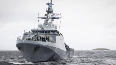 Argentina también denunció a Chile por la asistencia logística al HMS Medway en Punta Arenas