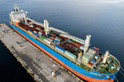 Arribó al Puerto de Ushuaia el buque con el equipamiento para la nueva usina