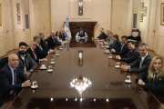 Milei volvió a reunir al Gabinete y aseguró que no modificará el rumbo por las elecciones