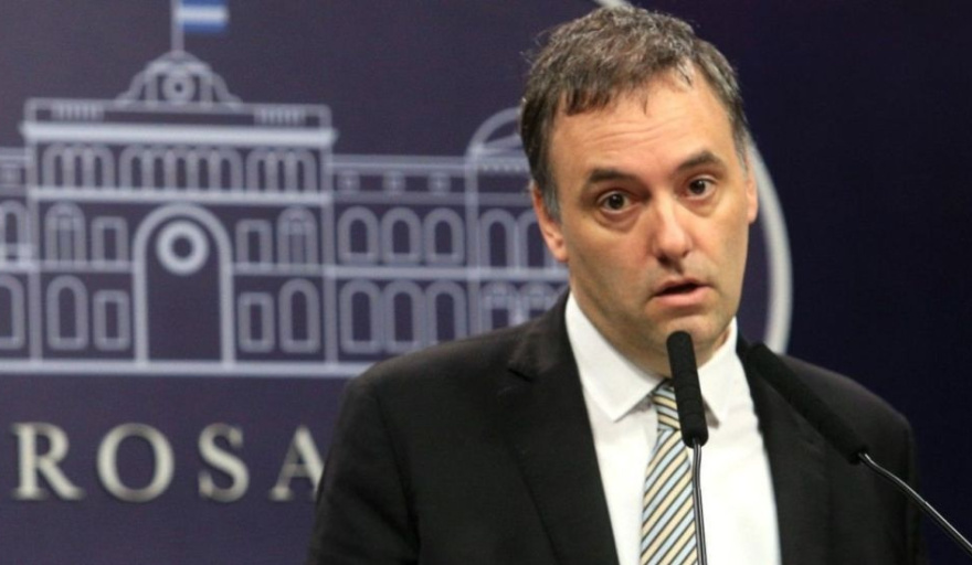 Tras una conferencia fallida, Adorni busca recomponerse en medio de dudas por su patrimonio